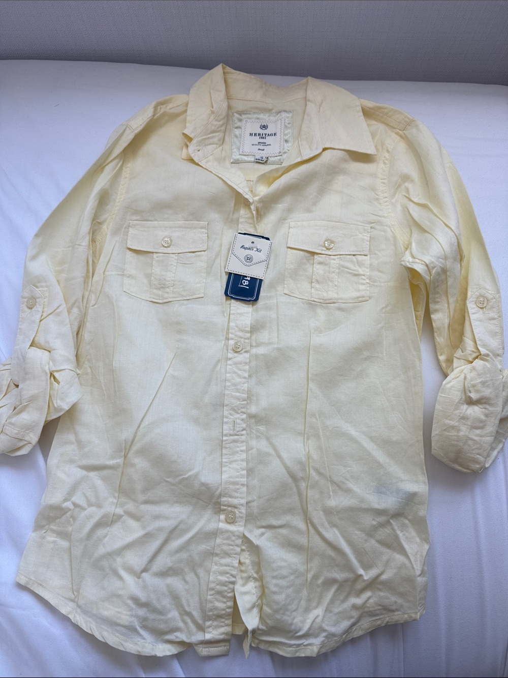 Ambriano Lightweight Button-Up Shirt in Pale Yellow